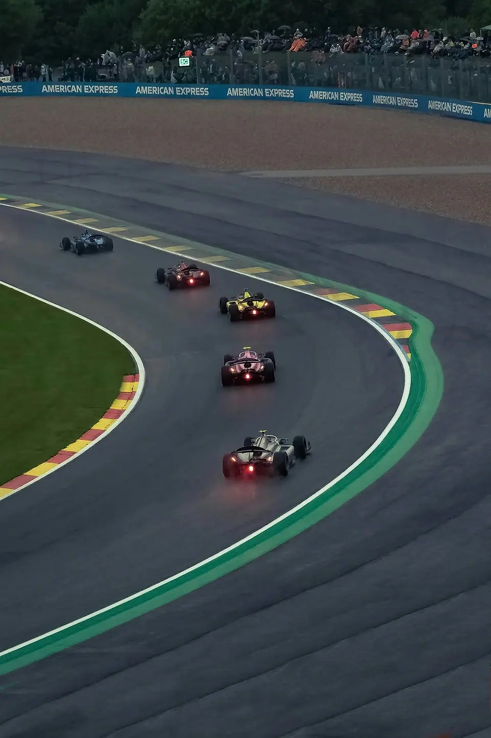 Peloton de monoplaces dans le Raidillon de Spa